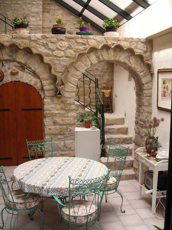 Au Coeur De La Cite Medievale Bed & Breakfast Vaison-la-Romaine Exterior foto